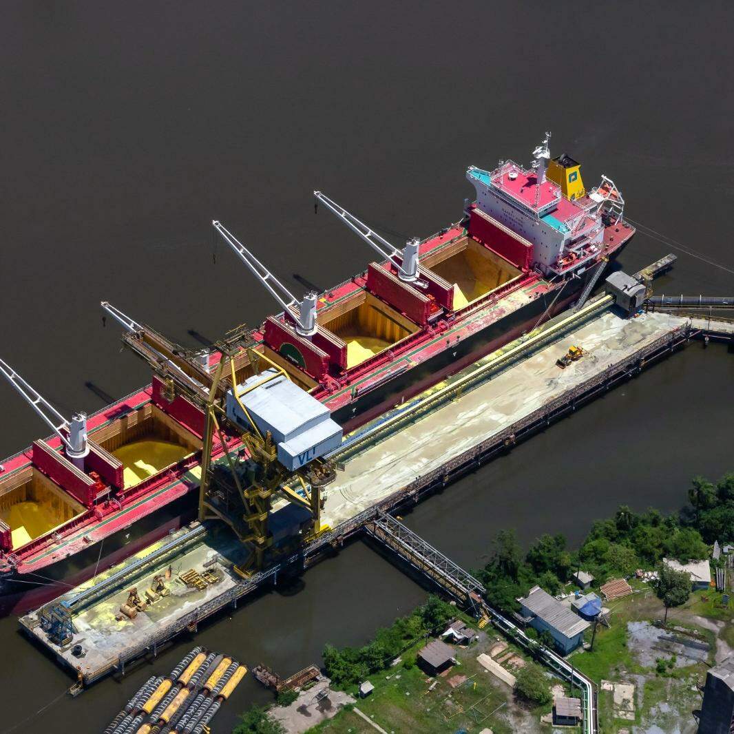 Porto de Santos recebeu, de janeiro a julho de 2026, 866 navios com fertilizantes, contra 812 no mesmo período do ano passado, alta