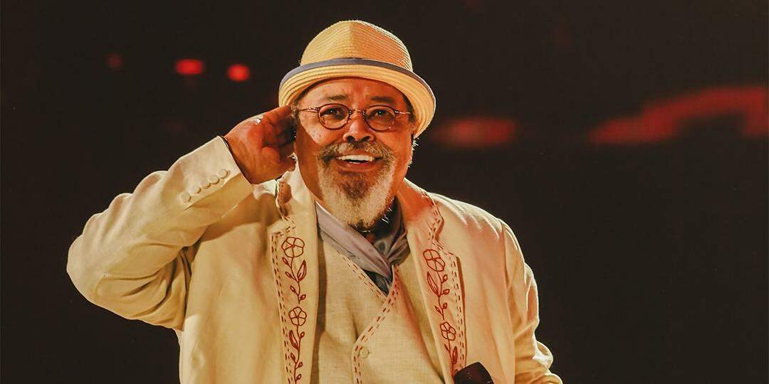 O cantor e compositor, ex-Fundo de Quintal, é uma lenda do samba
