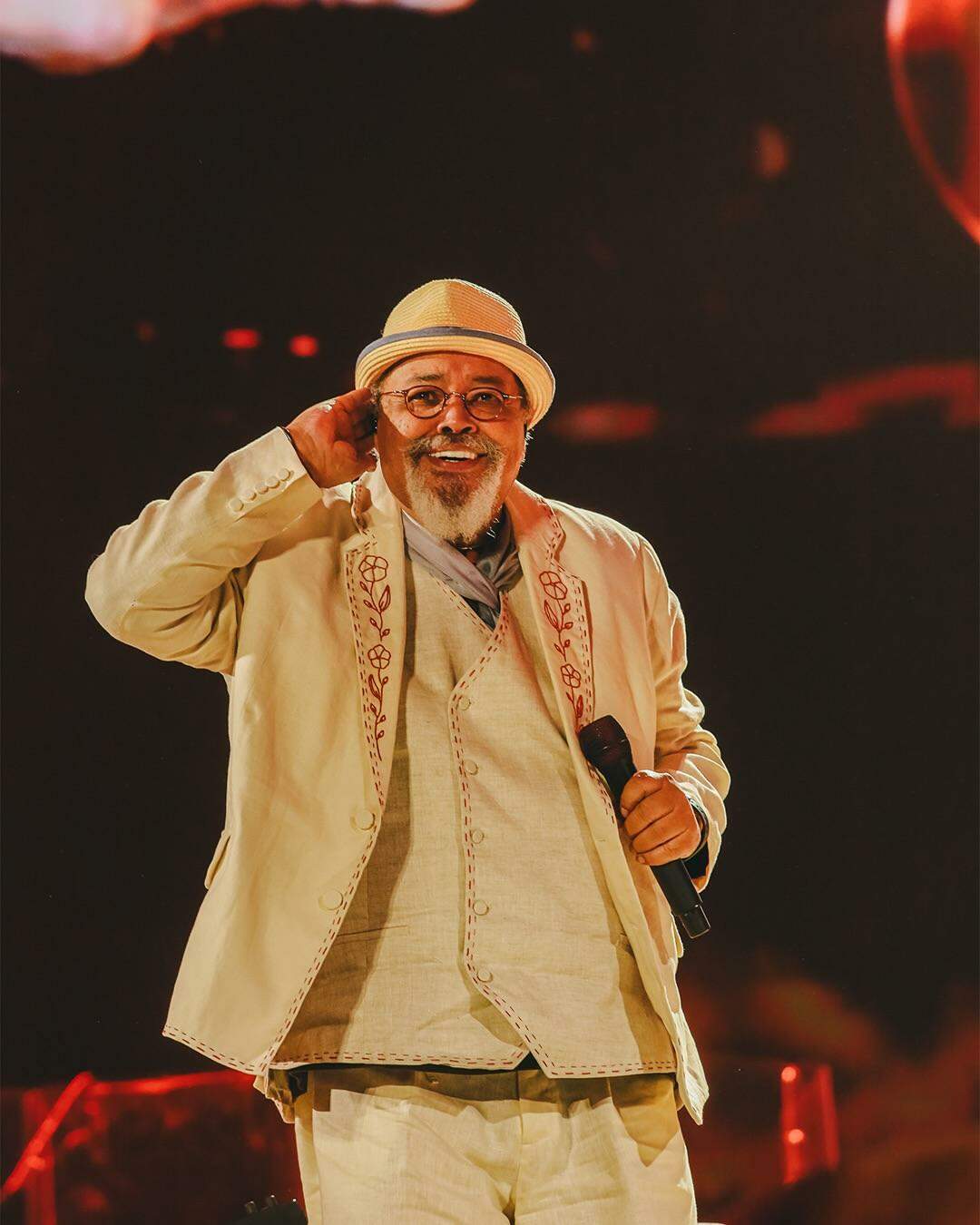 O cantor e compositor, ex-Fundo de Quintal, é uma lenda do samba
