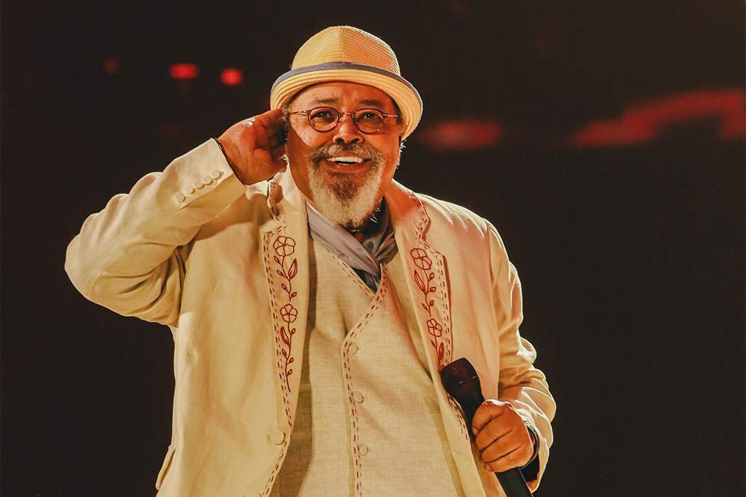 O cantor e compositor, ex-Fundo de Quintal, é uma lenda do samba
