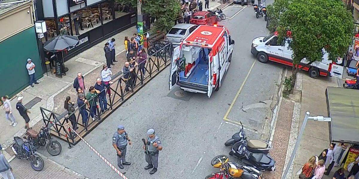 Caso aconteceu na Rua Tolentino Filgueiras. Vítimas foram socorridas pelo Samu