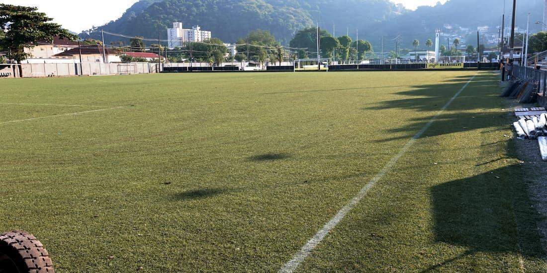 Enquanto o projeto de um novo CT da base não sai do papel, as equipes menores usam a estrutura do CT Rei Pelé