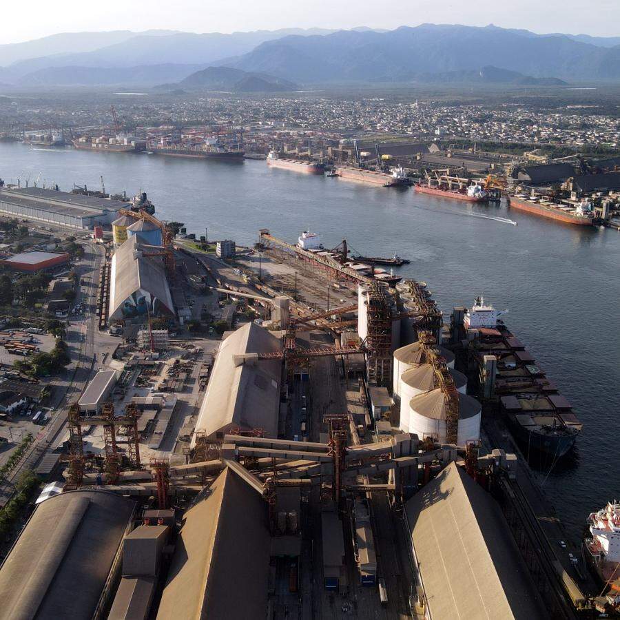 Contract provides for dredging to deepen the navigation channel of the Port of Santos to 16 meters