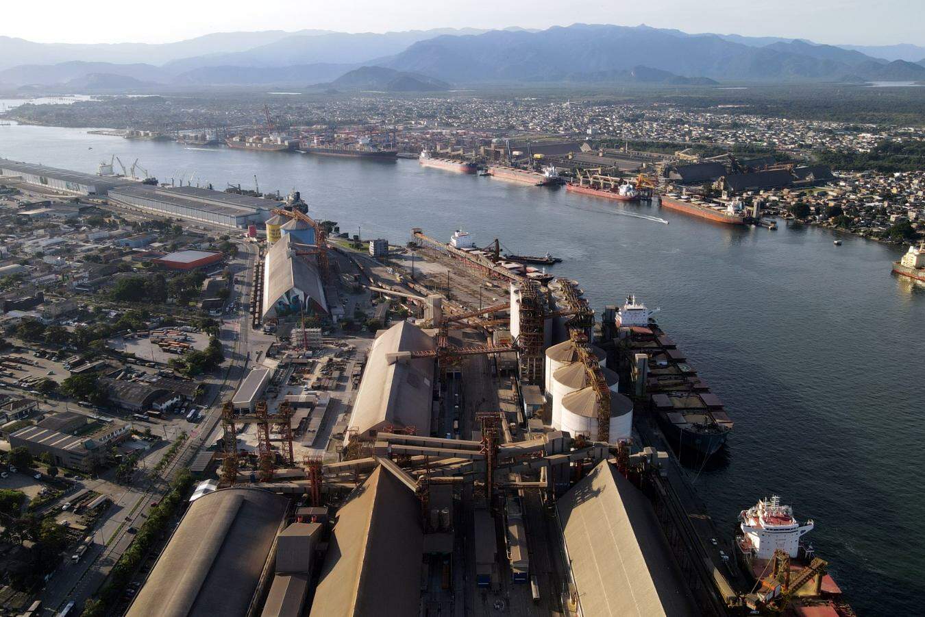 Contract provides for dredging to deepen the navigation channel of the Port of Santos to 16 meters