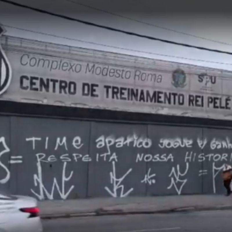 CT do Santos FC, no bairro do Jabaquara, amanheceu pichado nesta quinta-feira (27)