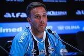 Livre no mercado, Arthur jogou por empréstimo no Grêmio, de agosto de 2025 até junho passado, mas não renovou com o time gaúcho