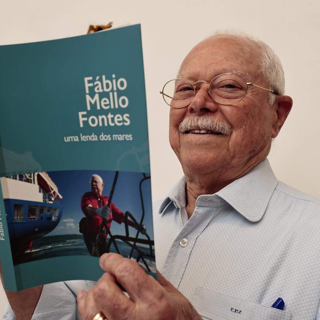 Fontes já fez mais de 30 mil manobras em navios e teve a vida transformada no livro que lançará amanhã