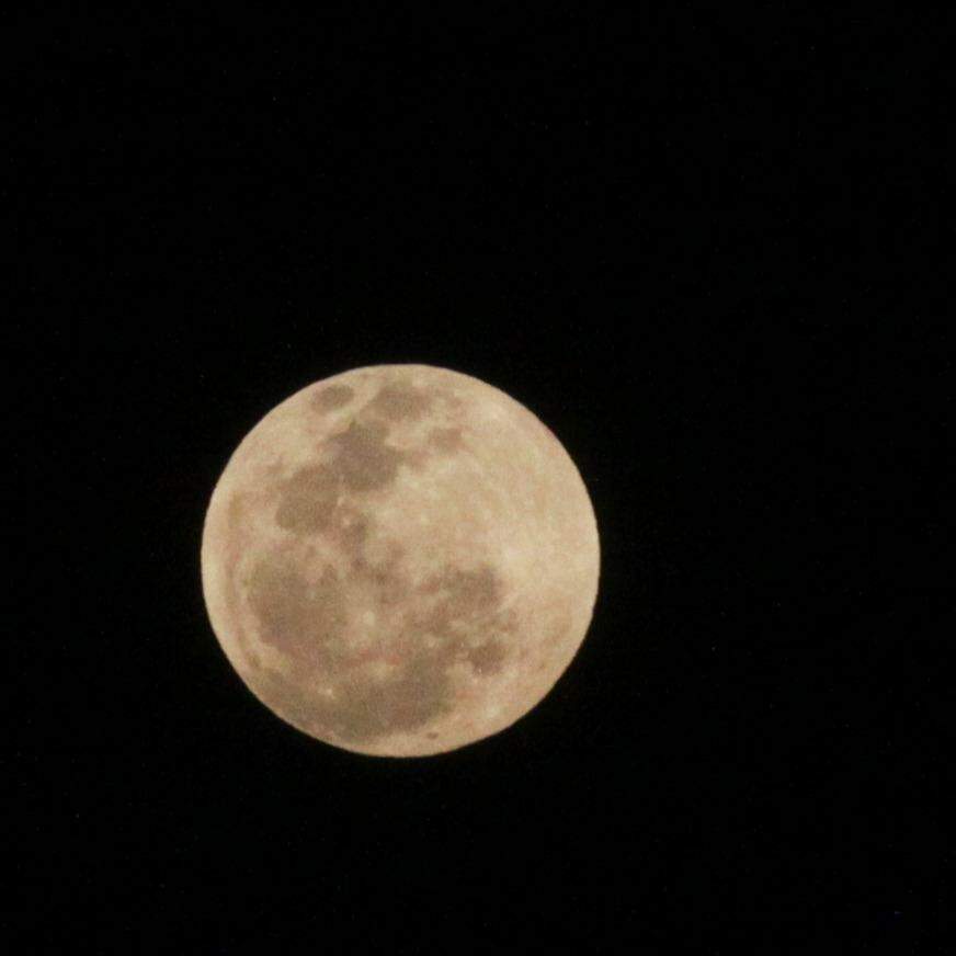 O fim do eclipse penumbral aconteceu às 4h02 da madrugada