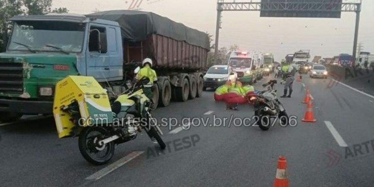 Acidente causou bloqueia da faixa 2 e acostamento da Rodovia Anchieta