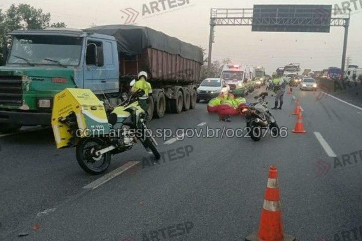 Acidente causou bloqueia da faixa 2 e acostamento da Rodovia Anchieta