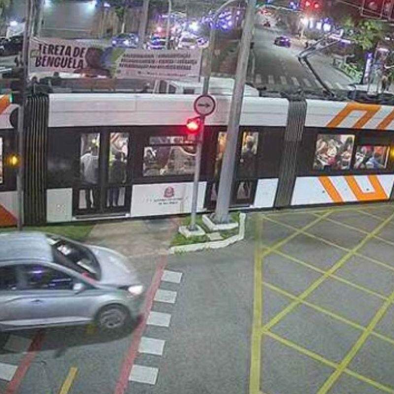 Trânsito se formou na Avenida Ana Costa por conta da falha do VLT