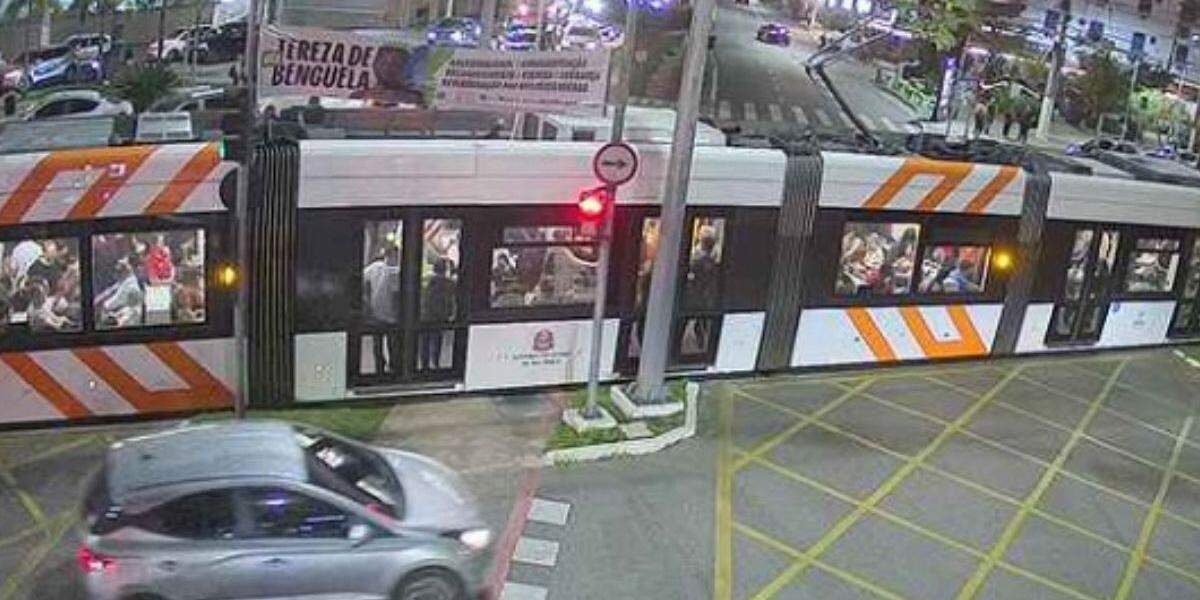 Trânsito se formou na Avenida Ana Costa por conta da falha do VLT