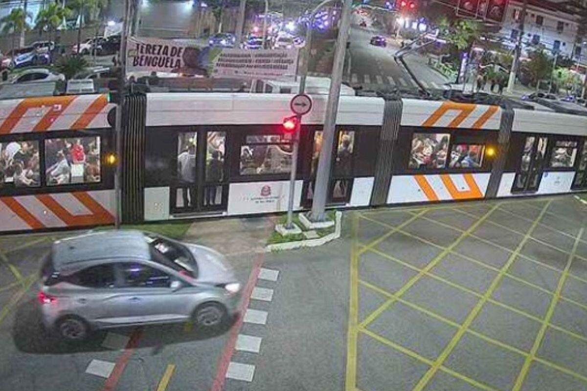Trânsito se formou na Avenida Ana Costa por conta da falha do VLT