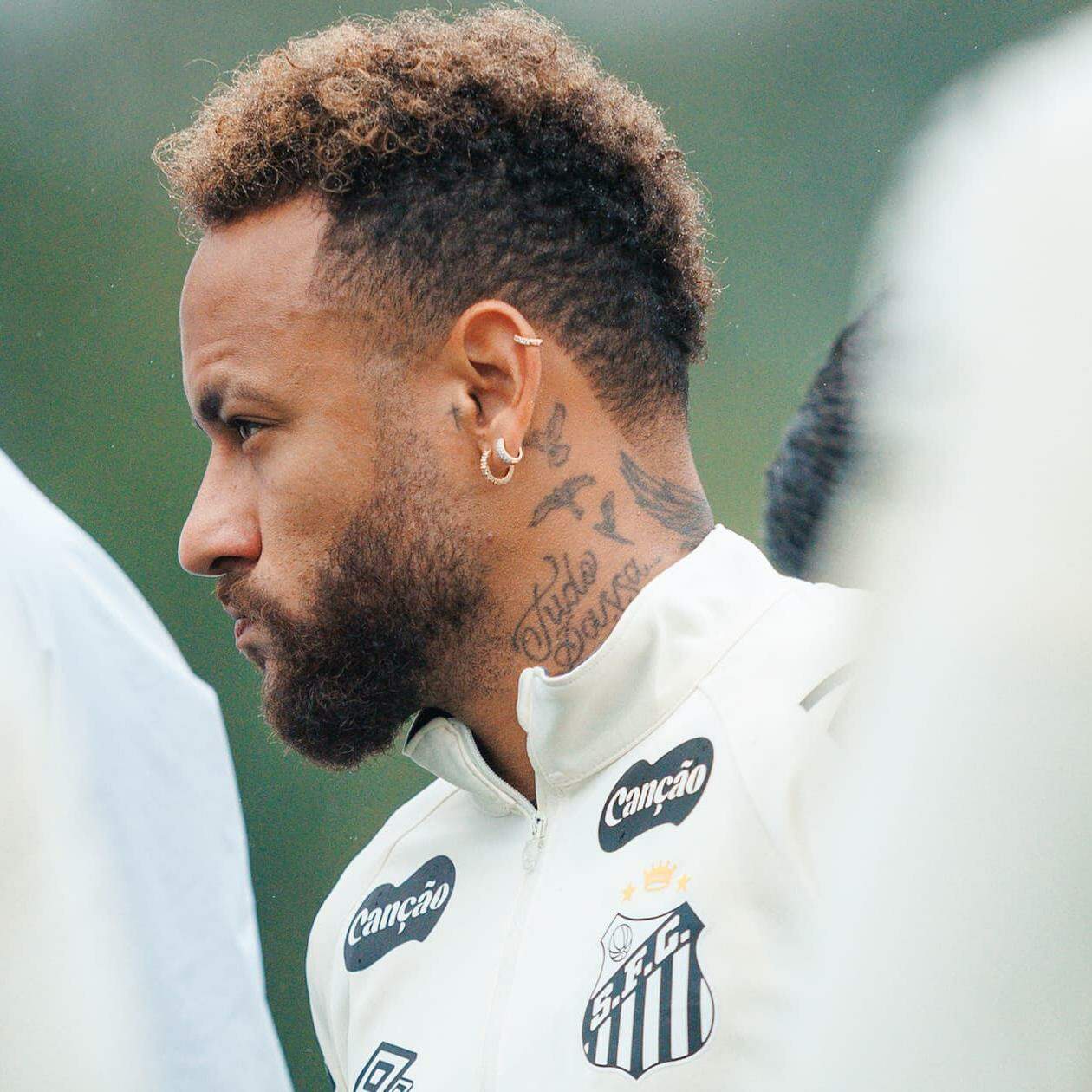 Neymar teve poucas participações em clássicos contra o trio de ferro desde a volta à Vila Belmiro