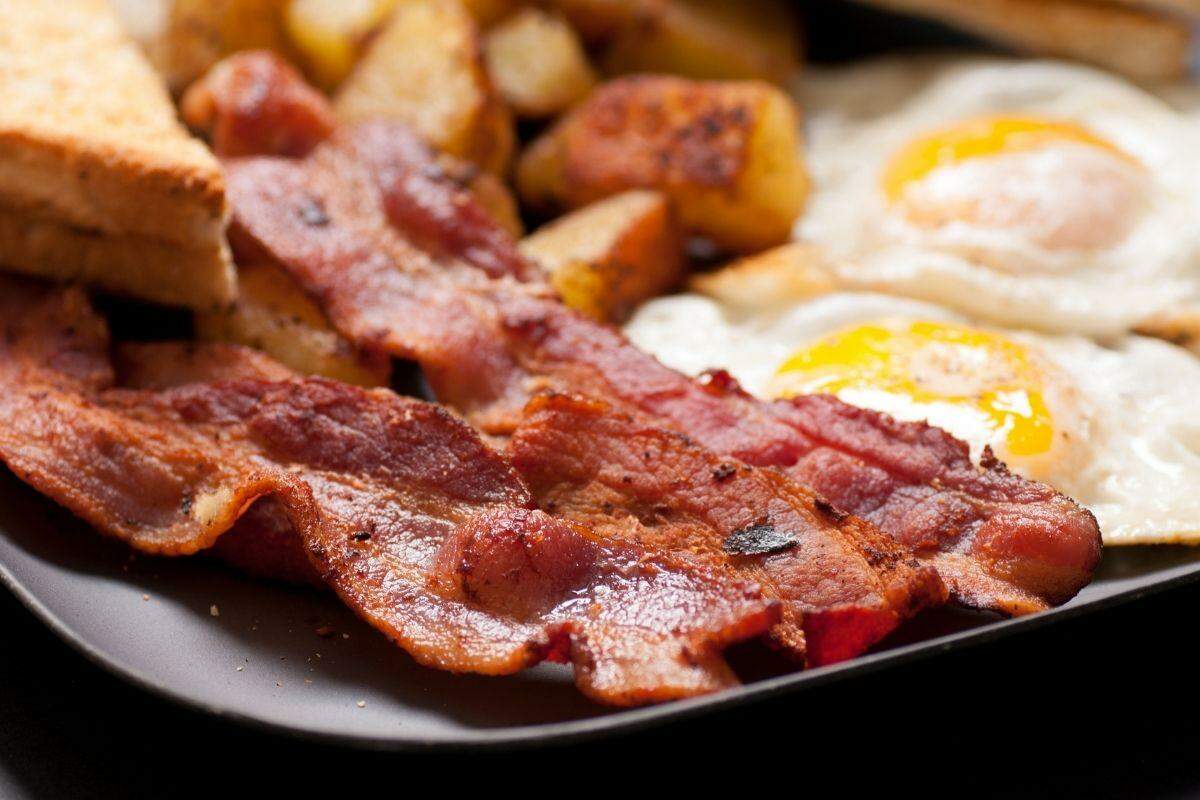 Jantar em três etapas foi criado especialmente para celebrar o Dia do Bacon na Cerveja e Porcaria