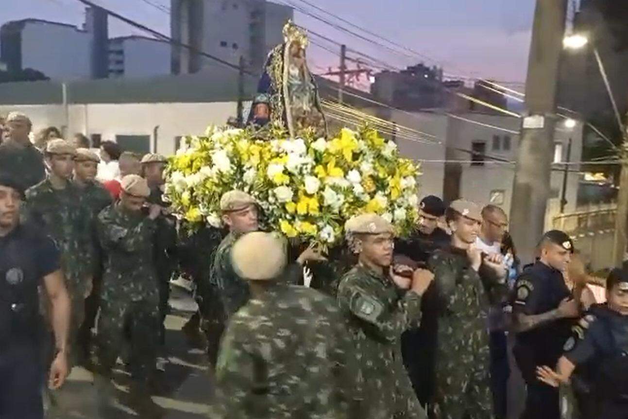Celebração à Nossa Senhora do Monte Serrat tem descida da imagem em Santos; VÍDEO