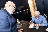 Fontes fez sessão de autógrafos na Pinacoteca Benedicto Calixto
