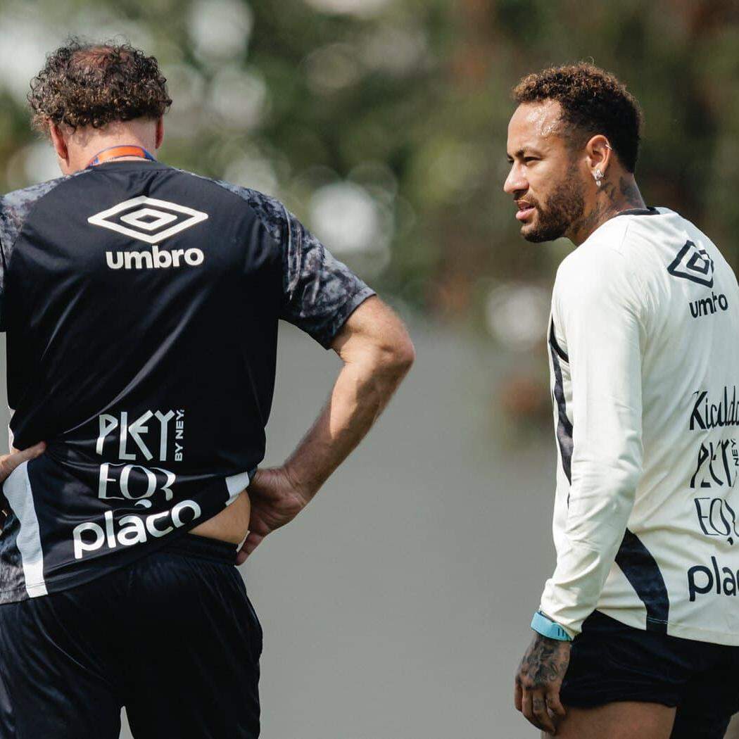 Neymar volta ao Santos, do técnico Cuca, que tenta evitar nova crise com vitória sobre o rival em Itaquera