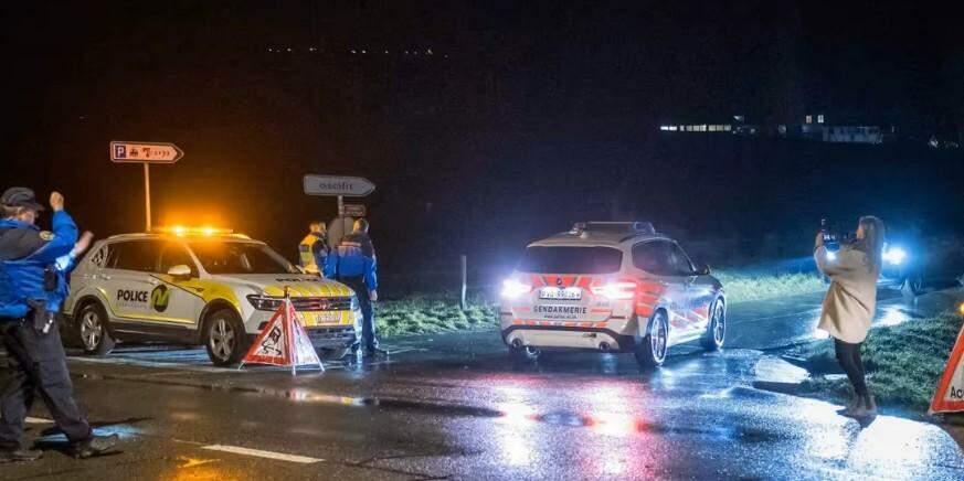 Uma mulher de 22 anos morreu devido aos ferimentos no local