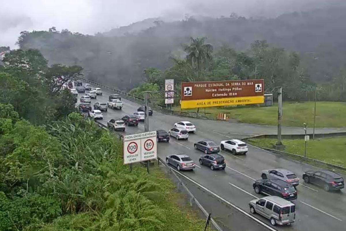 Só na Rodovia dos Imigrantes, congestionamento vai do km 48 ao km 65