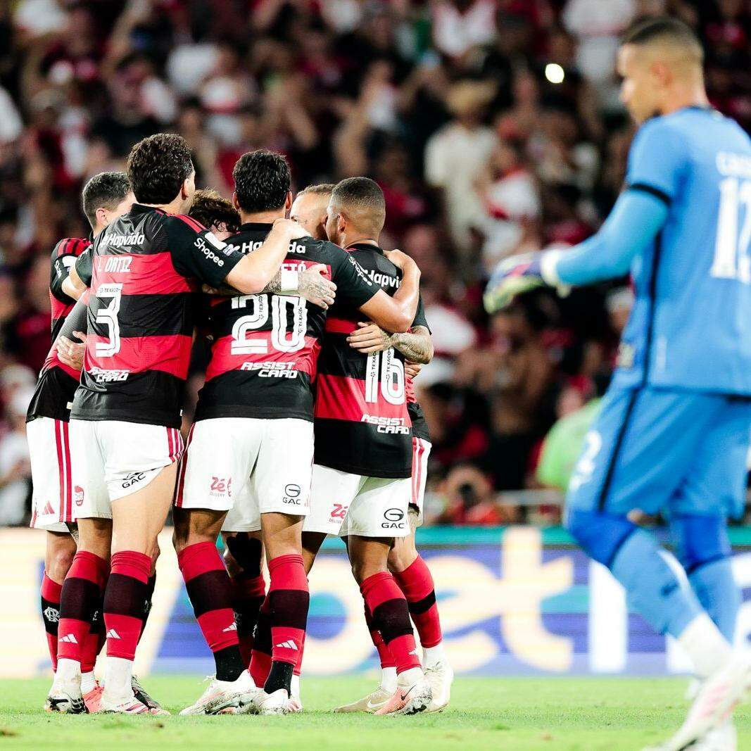 Samuel Lino faz dois, Flamengo atropela o Botafogo e joga pressão no Palmeiras