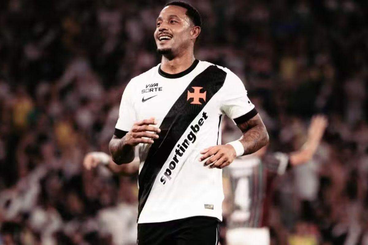 Jogador do Vasco é alvo de operação contra tráfico de armas e drogas