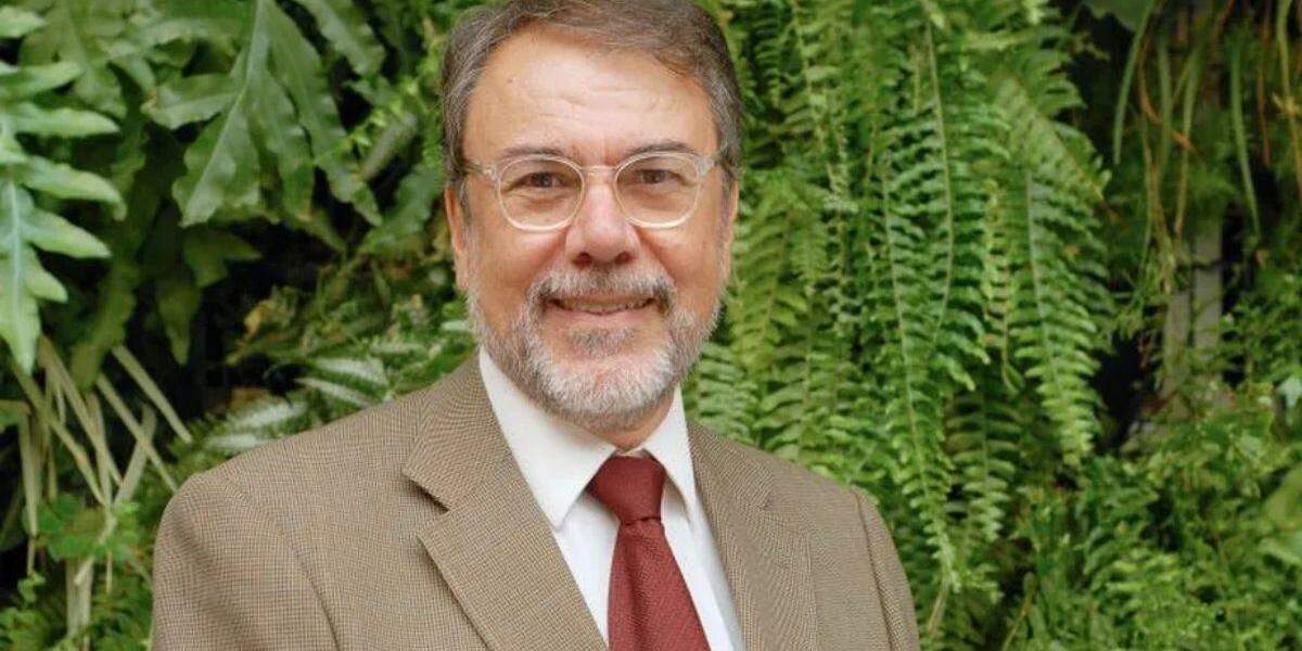 O jornalista Carlos Monforte, que iniciou a carreira em A Tribuna, morreu nesta segunda-feira (31) em Brasília (DF)