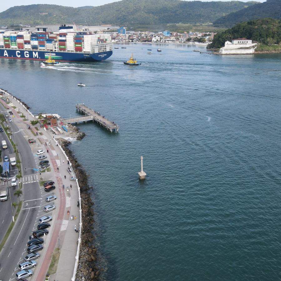 Canal de navegação do Porto de Santos possui 24,6 quilômetros de extensão