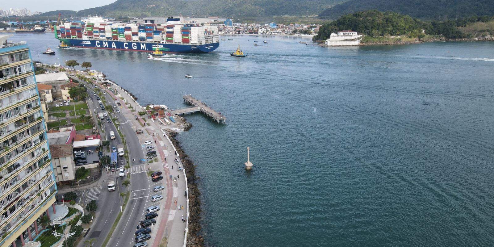 Canal de navegação do Porto de Santos possui 24,6 quilômetros de extensão