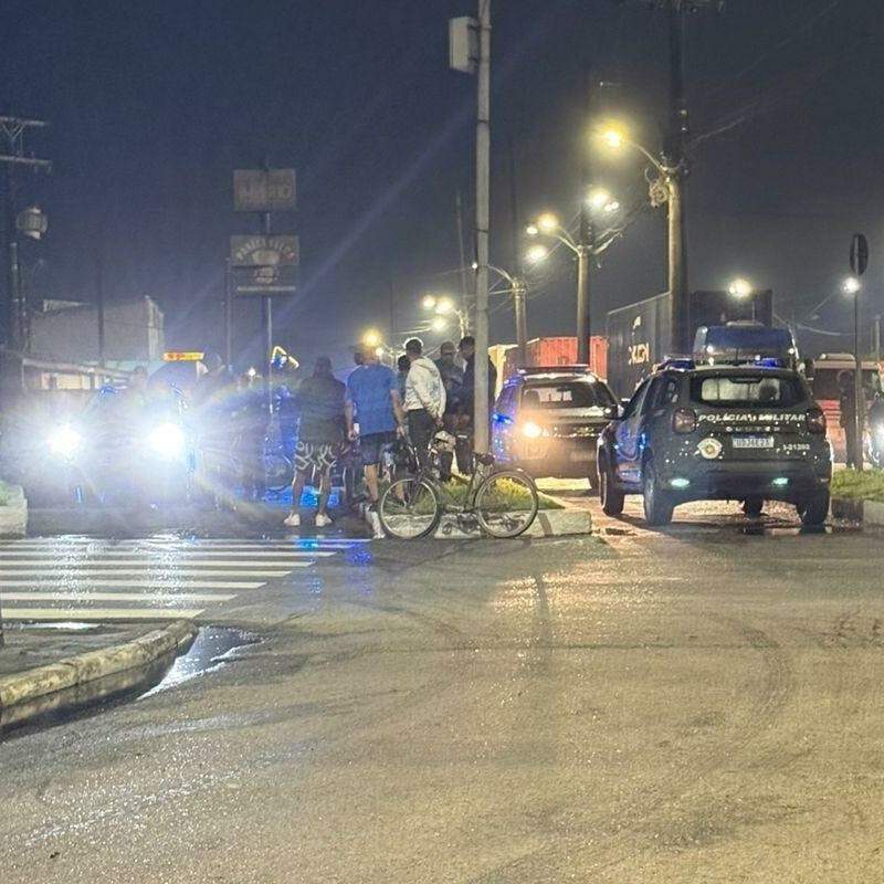 Pedestre morreu atropelado no cruzamento da Avenida Santos Dumont com a Rua do Adubo, em Vicente de Carvalho