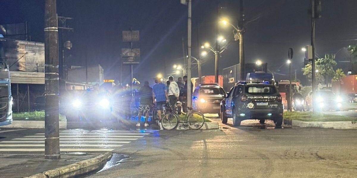 Pedestre morreu atropelado no cruzamento da Avenida Santos Dumont com a Rua do Adubo, em Vicente de Carvalho