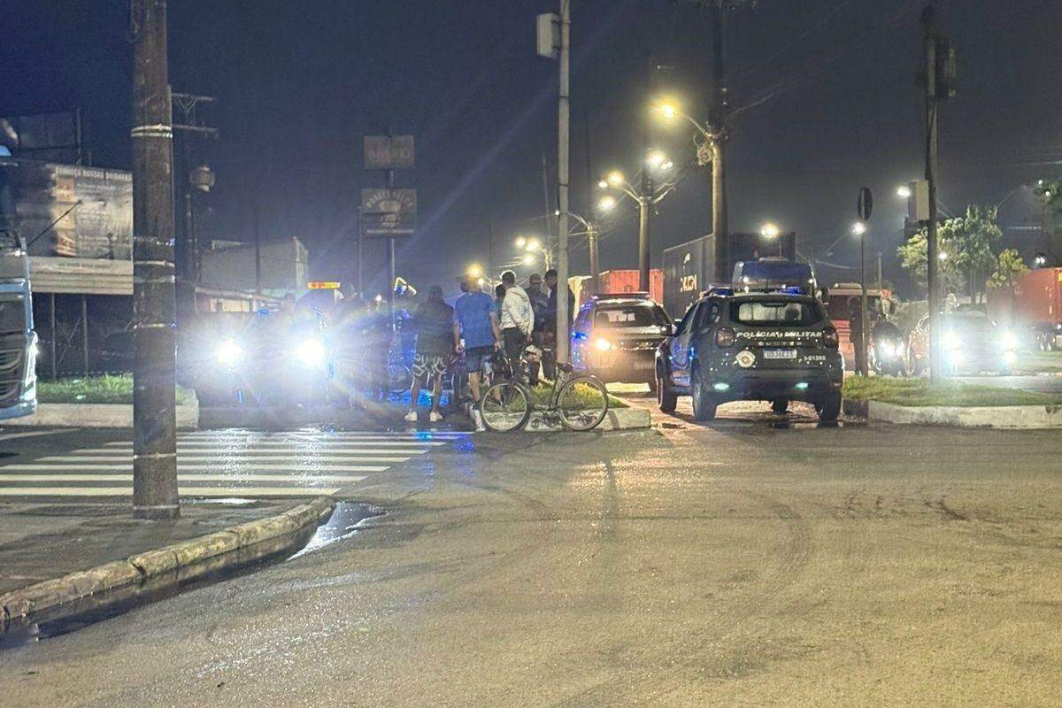 Pedestre morreu atropelado no cruzamento da Avenida Santos Dumont com a Rua do Adubo, em Vicente de Carvalho