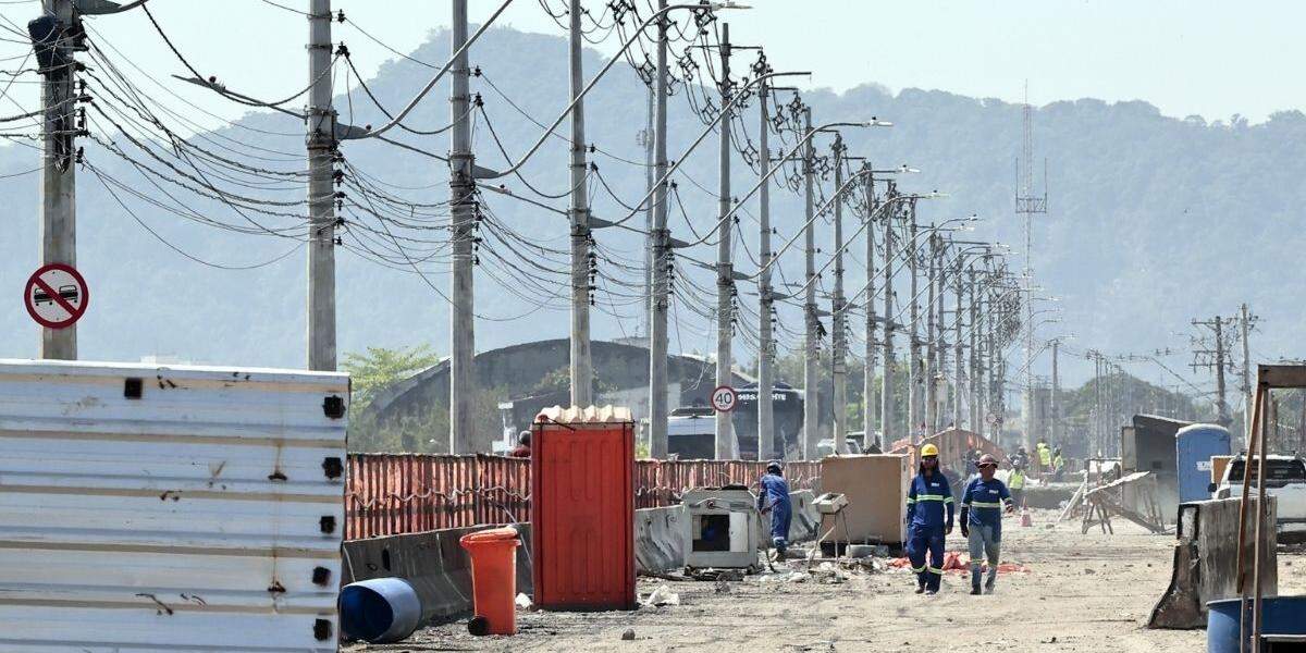 Na Ponte A Tribuna, onde há trabalhos como reforço estrutural e concretagem, obra está 45% concluída