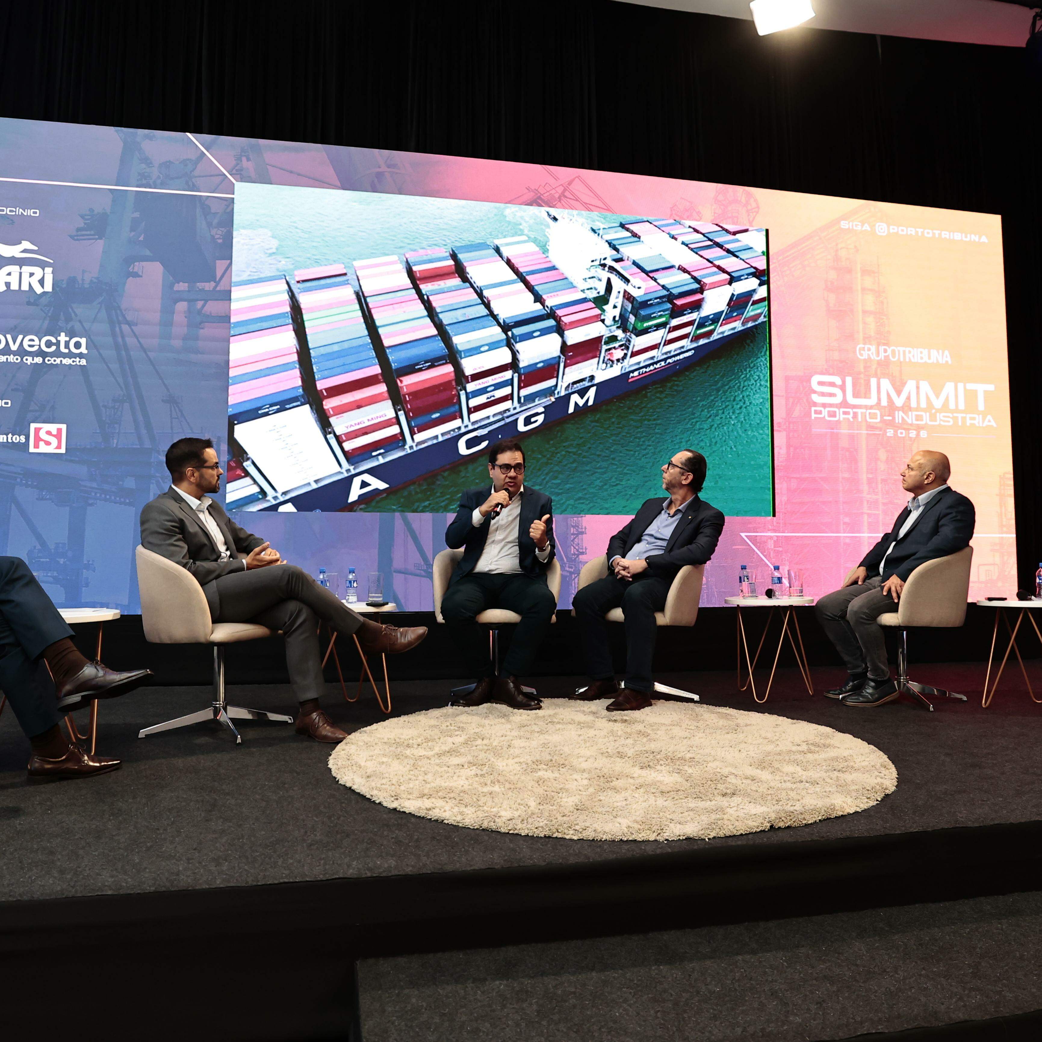 Segundo painel do Summit Porto-Indústria, no Grupo Tribuna, teve como tema Gargalos Logísticos, Competitividade e a Neoindustrialização e abordou a necessidade de soluções