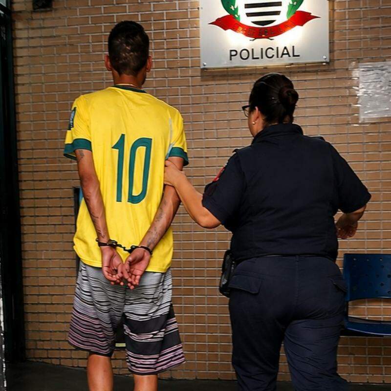 Homem foi capturado pela GCM e conduzido à delegacia em São Vicente
