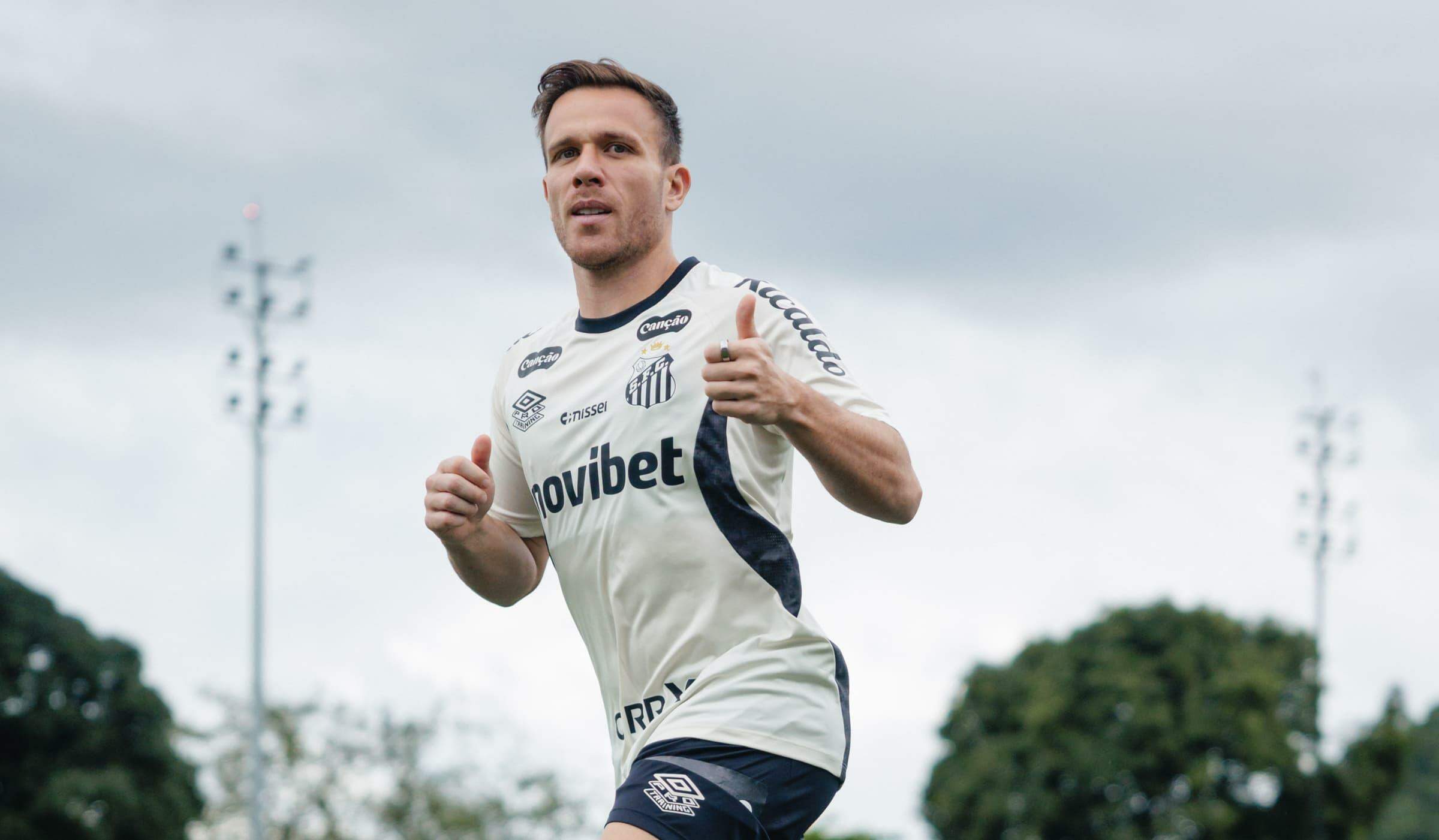 Arthur vem treinando com o elenco e deve estrear no Peixe atuando como segundo volante ou meia contra o Inter