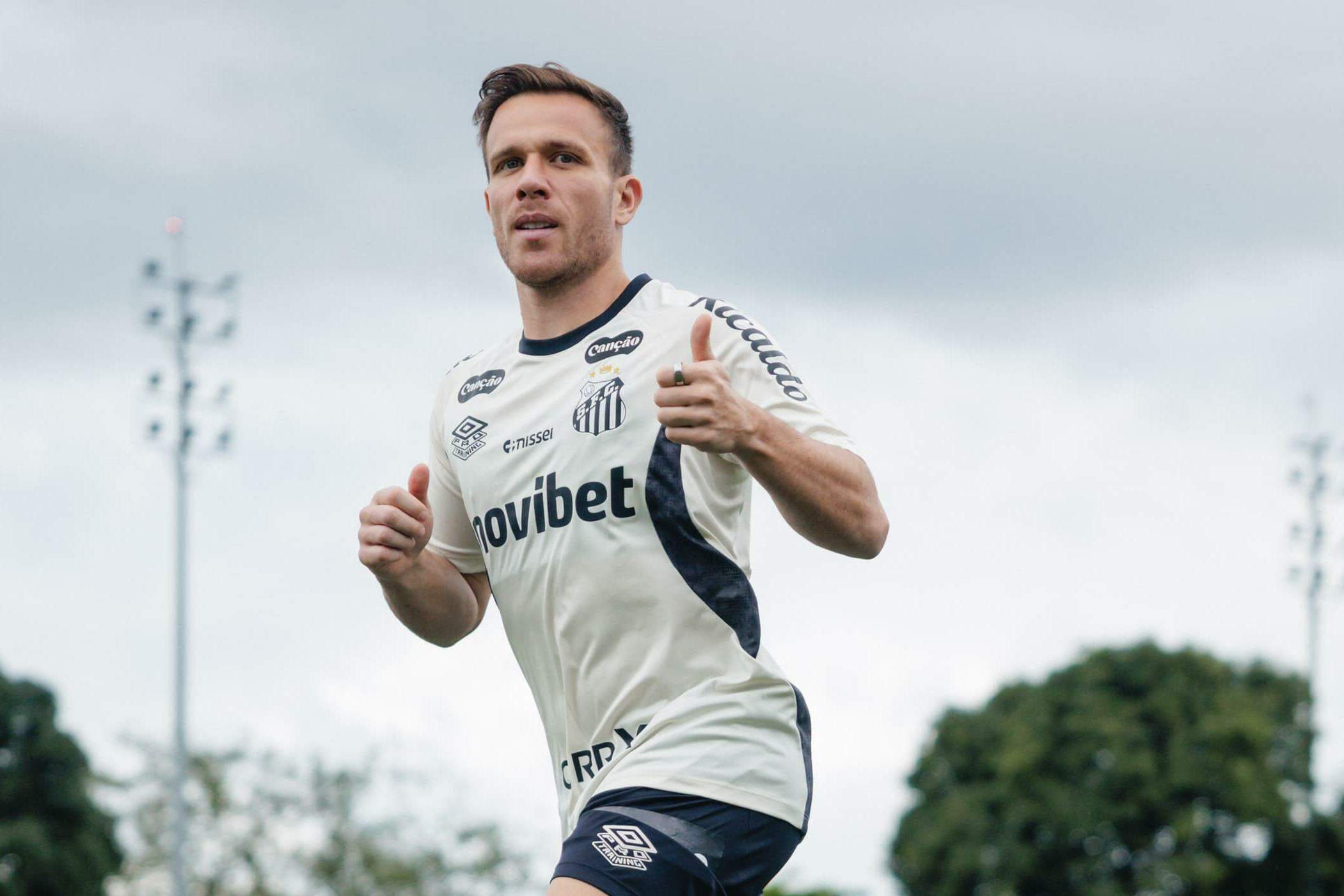 Arthur deve estrear como titular do Santos contra o Inter