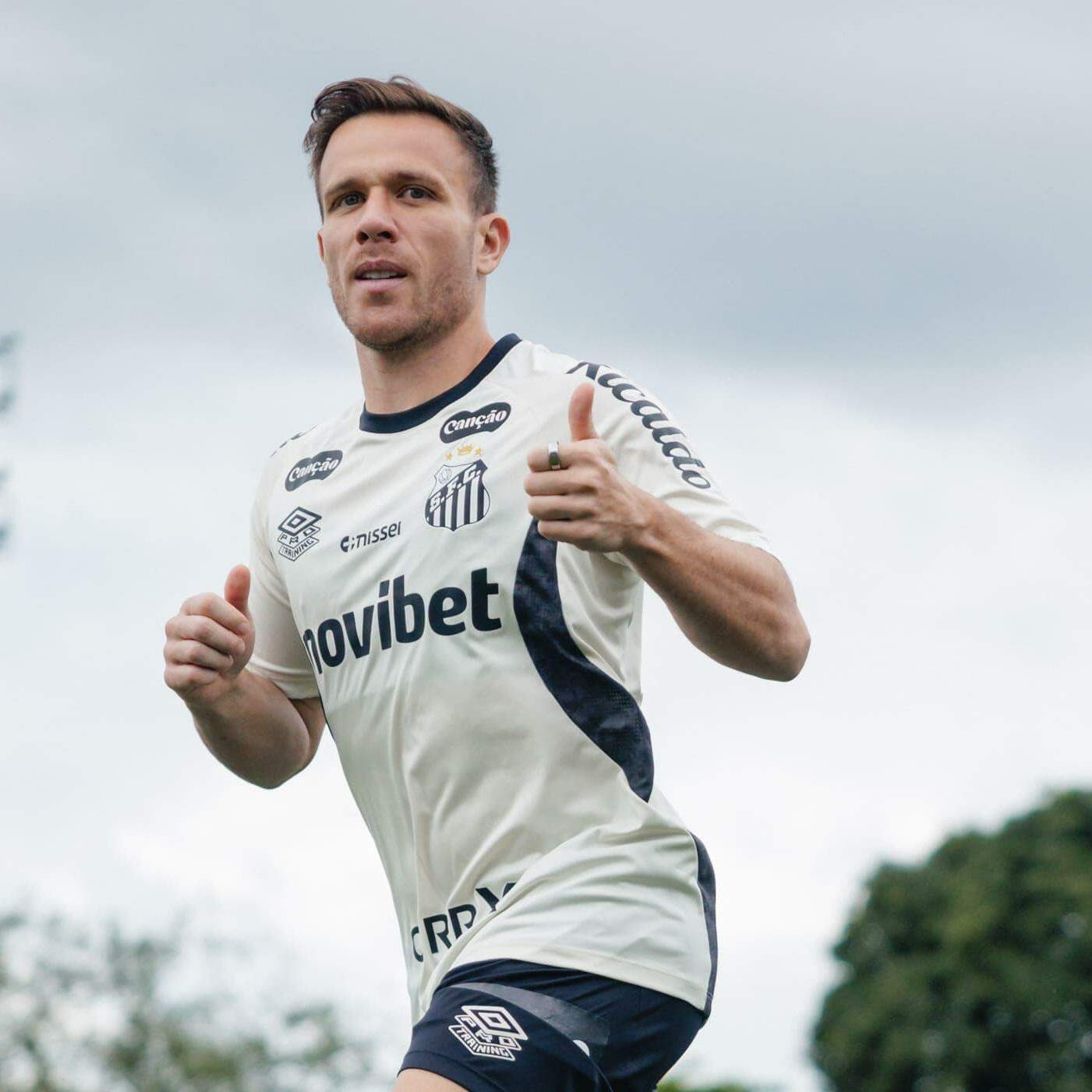 Arthur deve estrear pelo Santos contra um adversário que enfrentou diversas vezes nos tempos de Grêmio