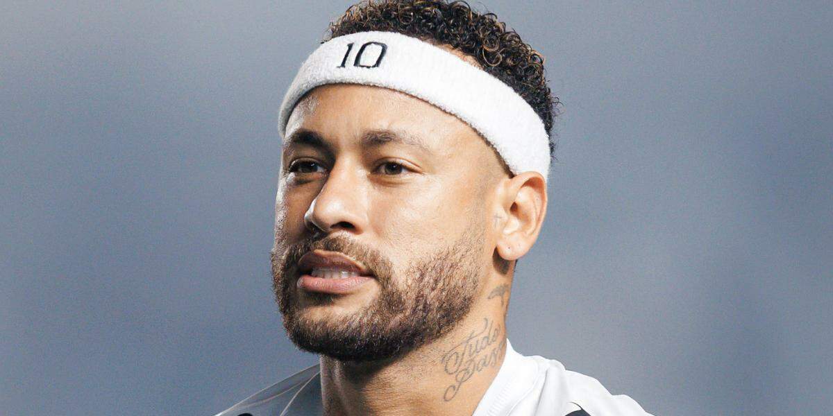Neymar criticou o gramado da Vila Belmiro após o Santos ser eliminado para o Palmeiras