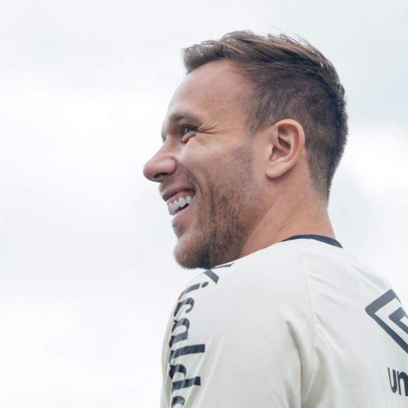 Arthur, novo reforço do Santos, foi apresentado nesta quinta-feira (3)