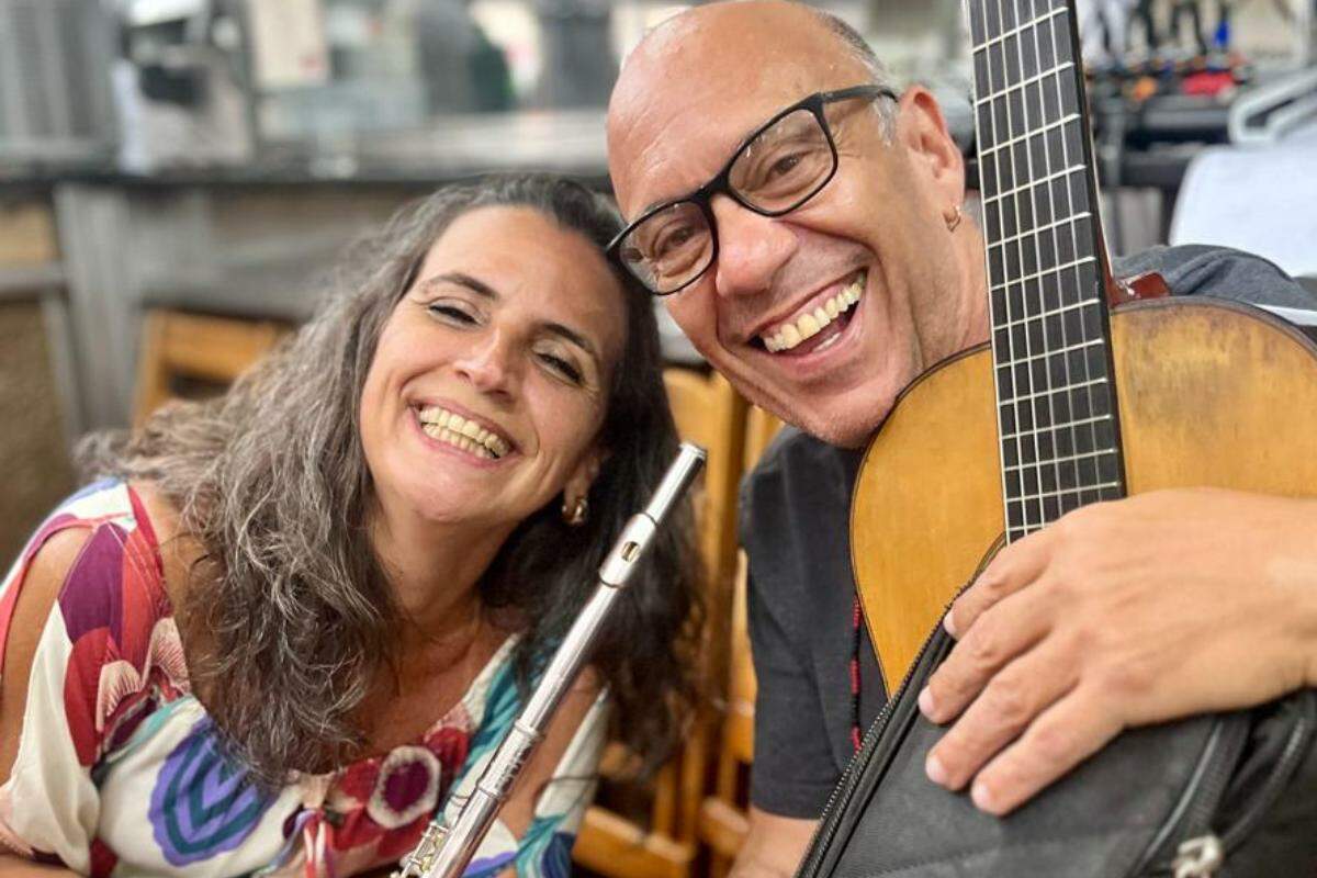 Violão de Marcos Canduta e flauta de Débora Gozzoli no duo santista