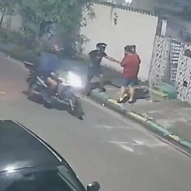 A família foi assaltada na noite de quarta-feira (2) em rua de Santos