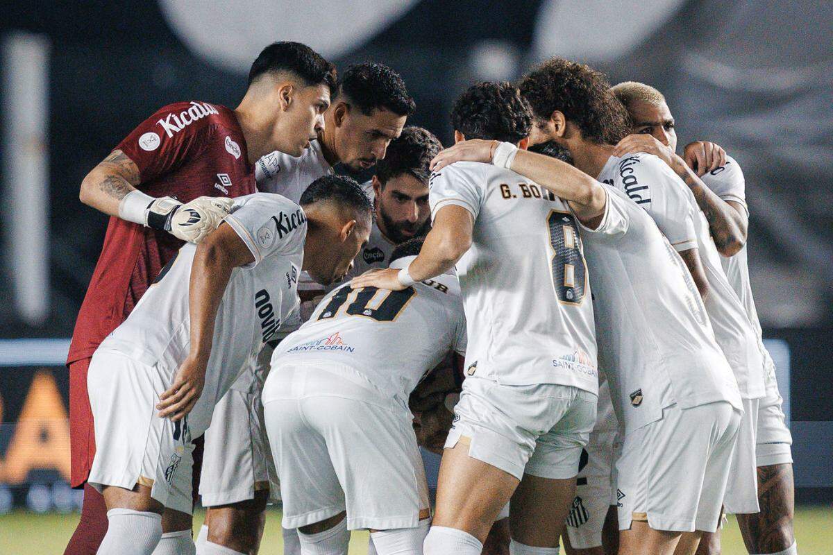Santos encara o Internacional no domingo (6), às 16h, pelo Brasileirão
