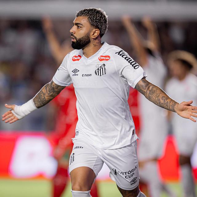 O desempenho de Gabigol nos jogos fora de casa é fator que pesa a favor do Santos