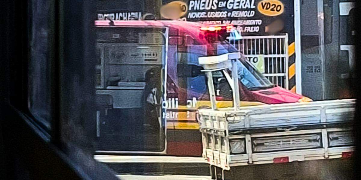A idosa tentou atravessar a avenida correndo quando foi atingida pelo caminhão