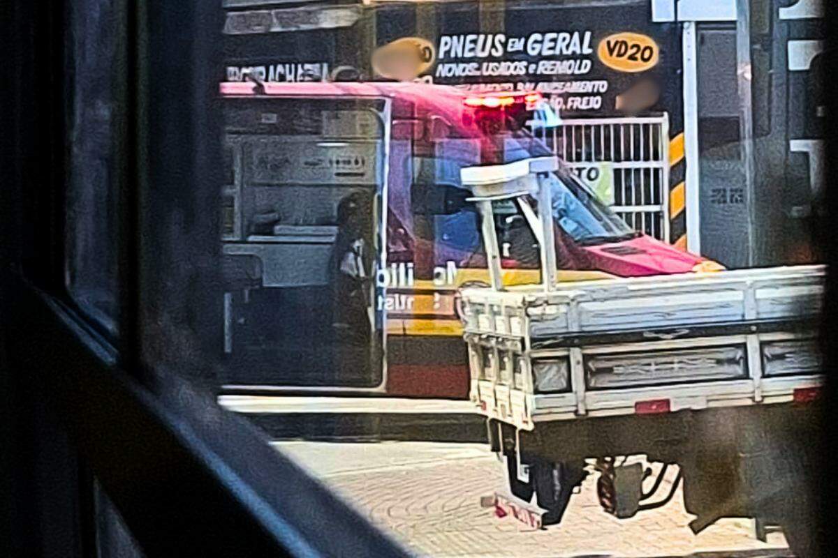 A idosa tentou atravessar a avenida correndo quando foi atingida pelo caminhão