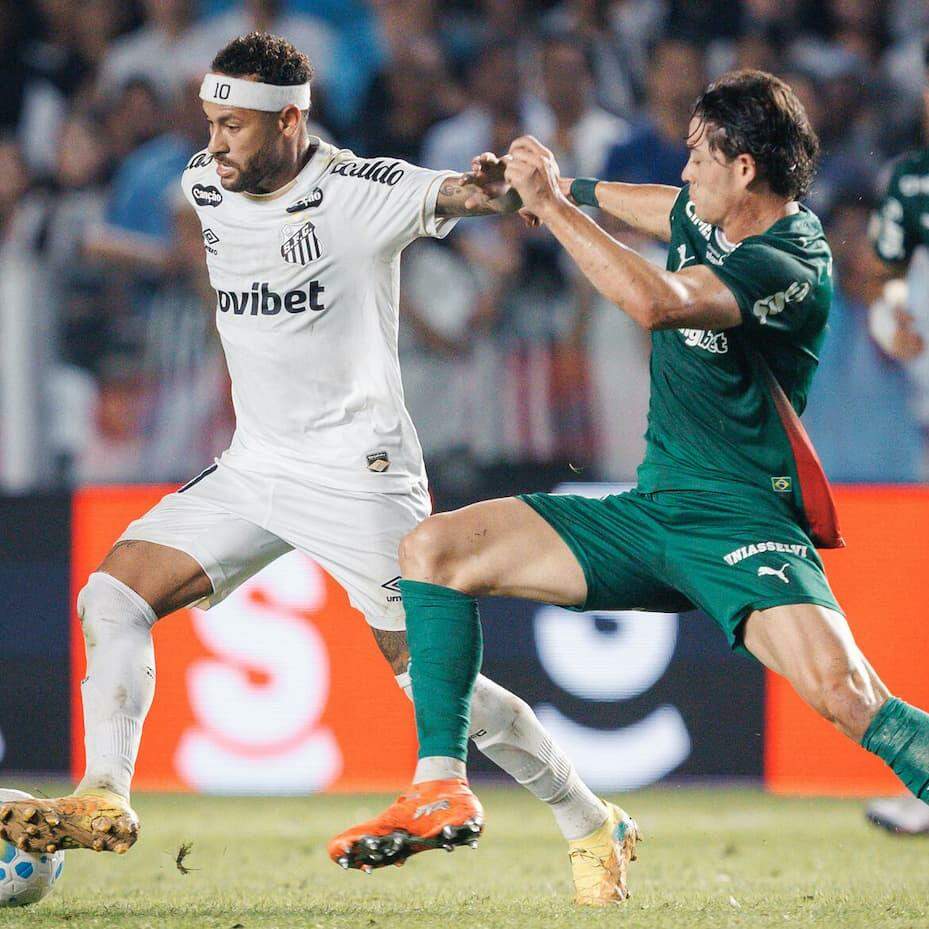 Neymar sofreu a lesão no primeiro tempo do jogo contra o Palmeiras, na Vila, pela Copa do Brasil