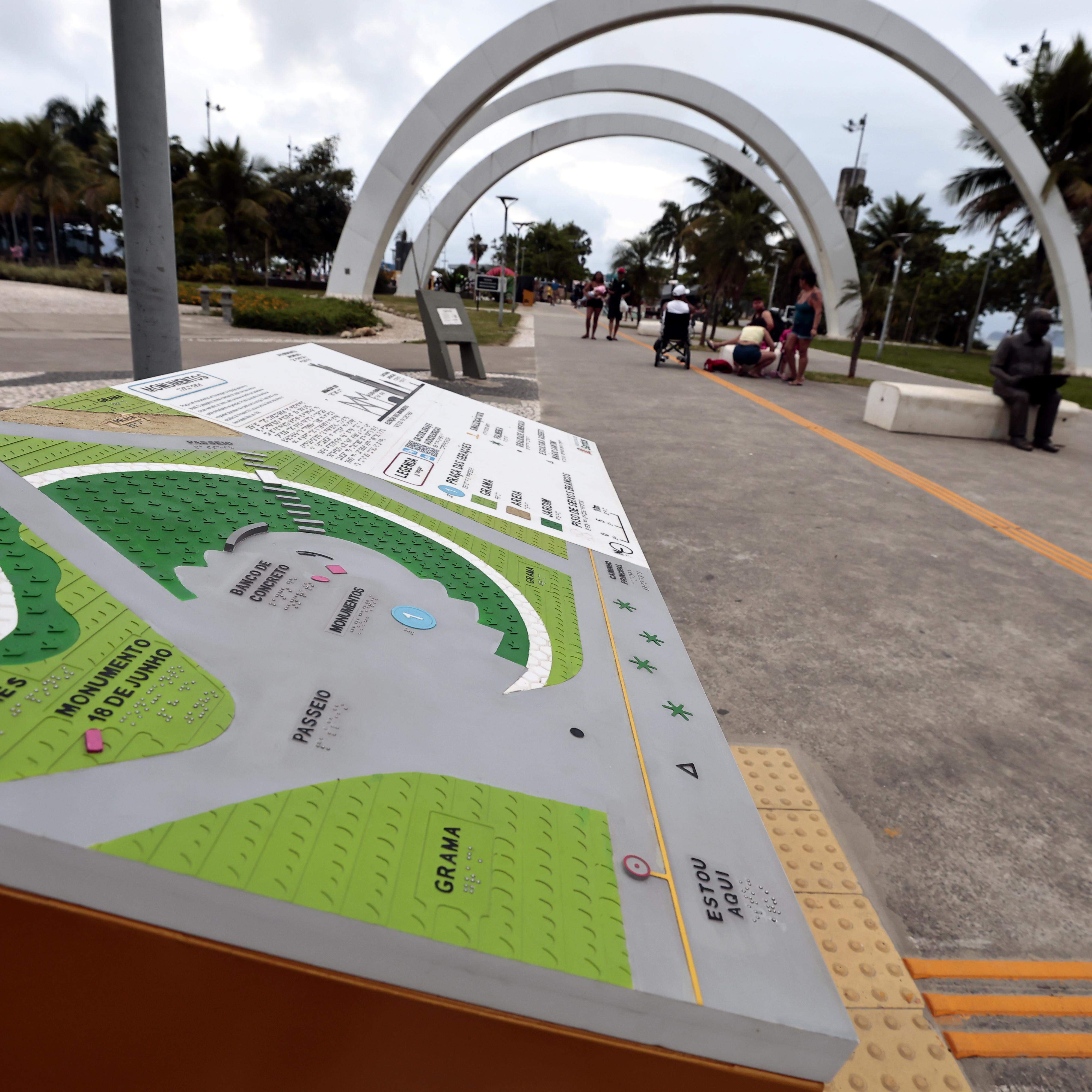 Catorze mapas facilitam a circulação e a compreensão dos espaços por pessoas com deficiência visual