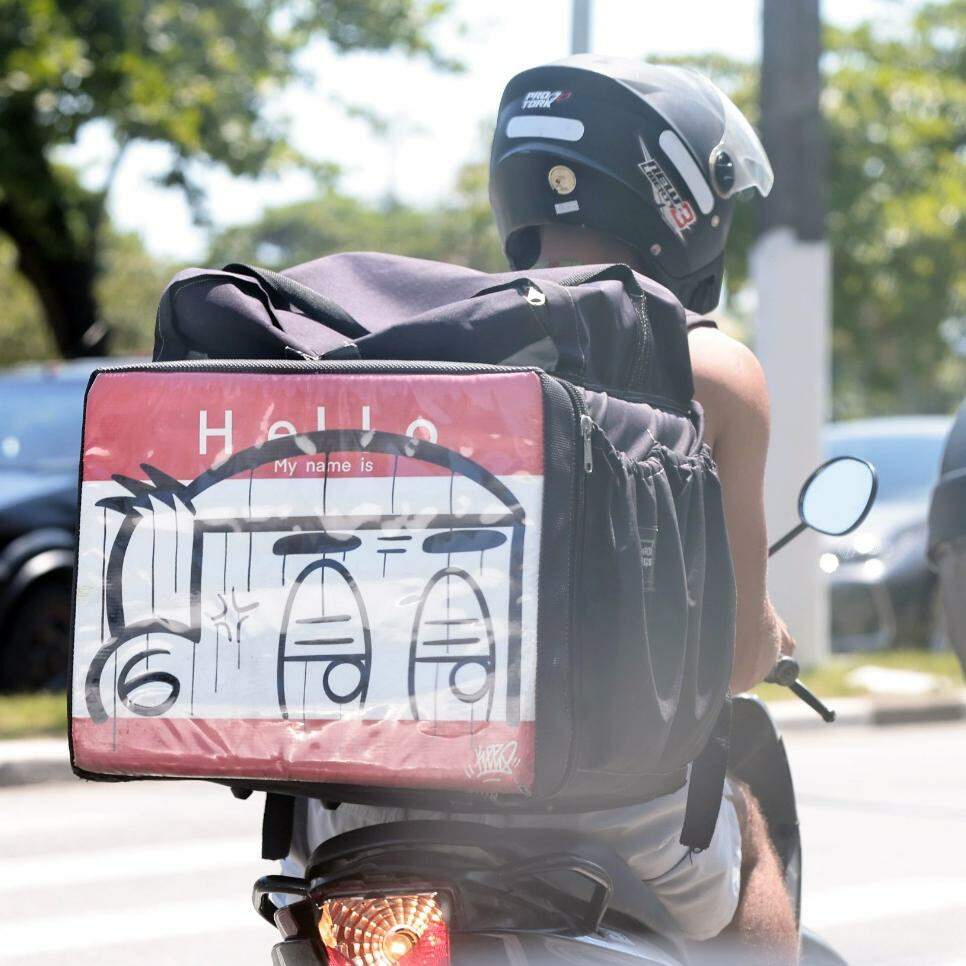 Motos para aplicativos de delivery causam especial apreensão: pressa e risco em nome da eficiência