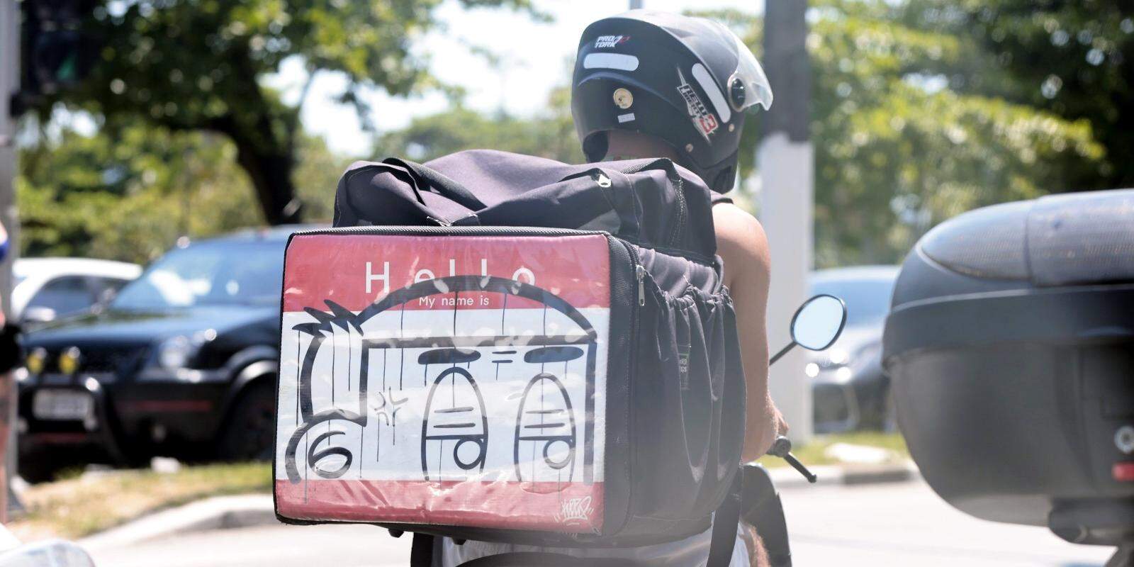 Motos para aplicativos de delivery causam especial apreensão: pressa e risco em nome da eficiência